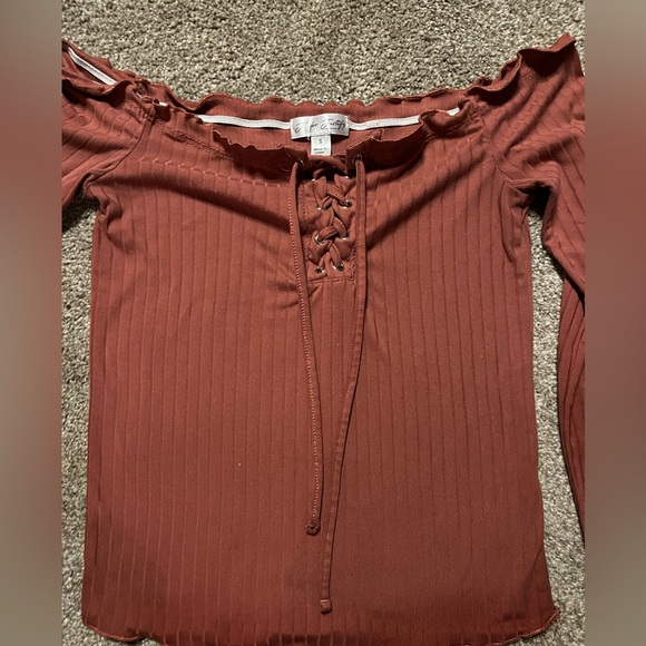 Shoulder Cropped Long sleeve - Picture 3 of 3